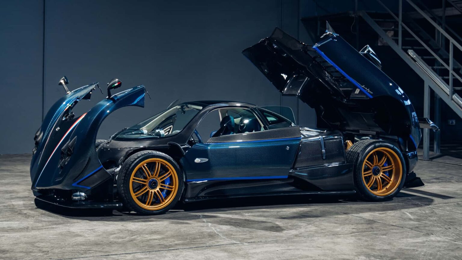 Buy This Pagani Zonda Tricolore and Give It the Manual It Deserves