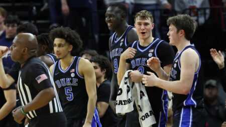 College basketball picks, schedule: Predictions for Duke vs. Illinois and more Top 25 games Saturday