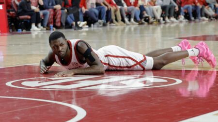 Oklahoma’s Duke Miles loses multiple teeth after face hits floor diving for ball in win vs. Mississippi State