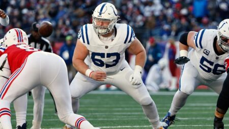 Colts keep offensive lineman Danny Pinter on one-year deal