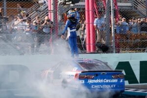 Kyle Larson wins Cup Series at Homestead, finishes one race shy of triple-header sweep