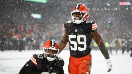 Browns tender LB Winston Reid, TE Blake Whiteheart