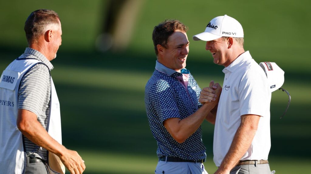 Justin Thomas ties Tom Hoge with course-record 62