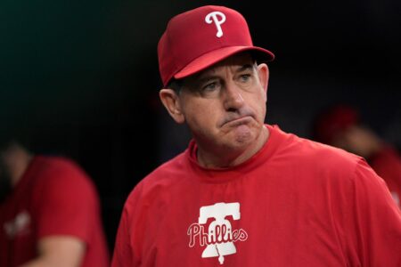 Tigers’ HRs on 3 straight pitches create spectacularly awkward in-game interview with Phillies manager Rob Thomson