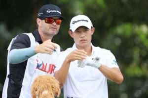 Players Championship caddie contest hole-in-one! Collin Morikawa’s looper nails it on 17th