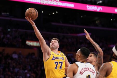 Luka Dončić’ scores 31 points, with 21 in 1st quarter, to lead short-handed Lakers over short-handed Nuggets