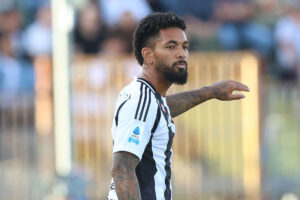 Douglas Luiz: Nottingham Forest eye Juventus deal for Champions League push – Football Italia