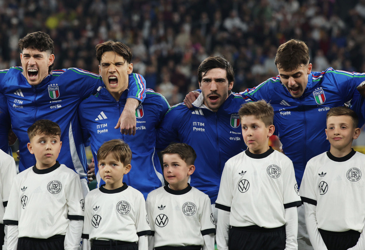 DORTMUND, GERMANY - MARCH 23: Players of Italy sing the national anthem prior to the UEFA Nations League Quarterfinal Leg Two match between Germany and Italy at Football Stadium Dortmund on March 23, 2025 in Dortmund, Germany. (Photo by Alex Grimm/Getty Images)