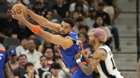 Knicks unable to overcome poor first half in 120-105 loss to Spurs