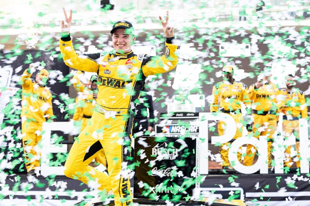 Bell makes late charge for lead and holds off Byron at COTA for 2nd straight NASCAR victory