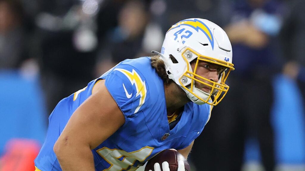 Chargers tender exclusive rights free agent Tucker Fisk