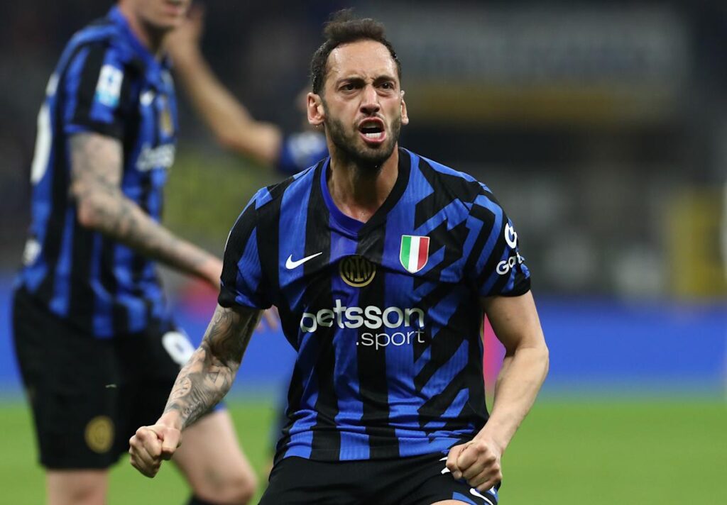 Photo – Ex AC Milan Star Celebrates Inter Milan Reaching Champions League Quarterfinals With 2-1 Feyenoord Win