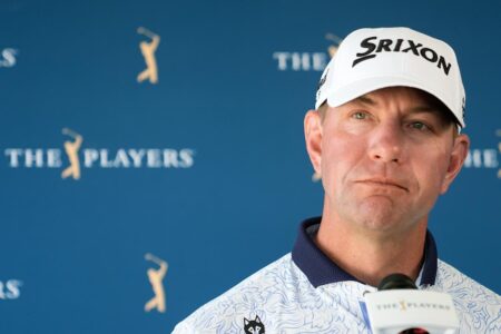 Lucas Glover on the good side of Sawgrass and opens with 66 to lead Players Championship