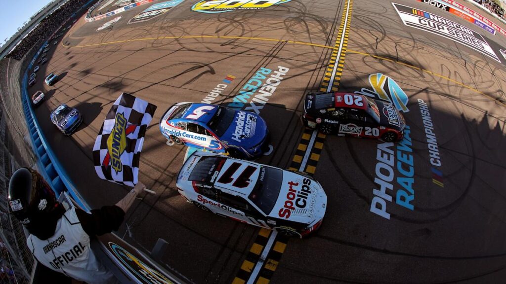 Christopher Bell wins third consecutive in Cup, outdueling Denny Hamlin at Phoenix Raceway