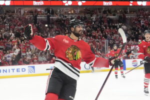 Blackhawks End Losing Skid; Beat Flyers 7-4