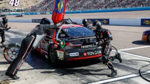 NASCAR clarifies rule on pitting in another team’s stall