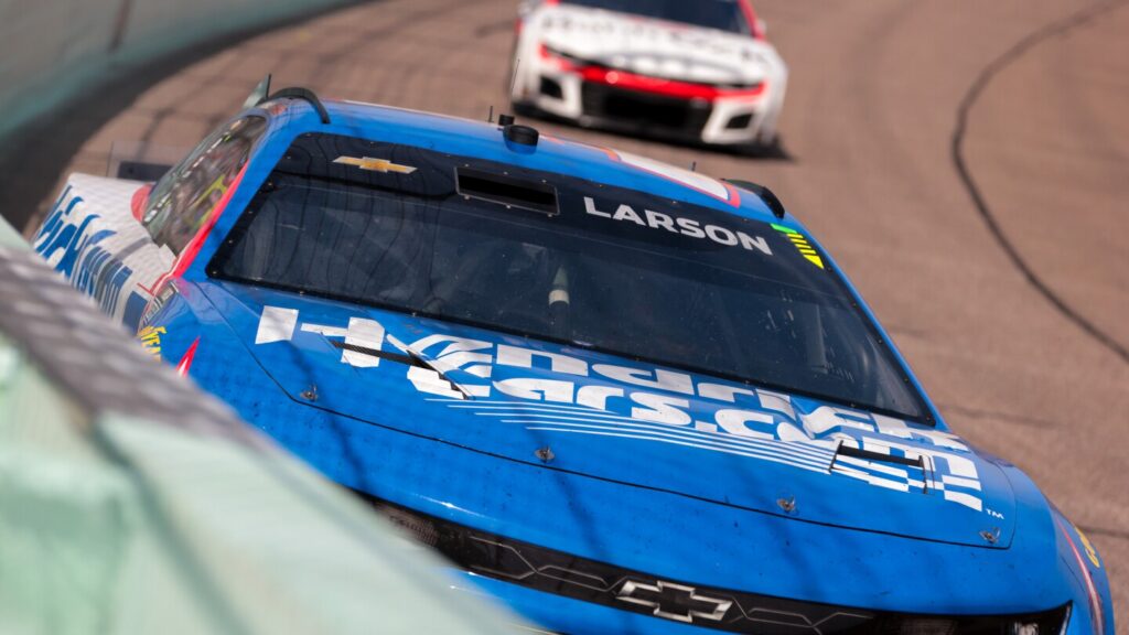 Kyle Larson beats Alex Bowman at Homestead for ‘one of the coolest wins of my career’