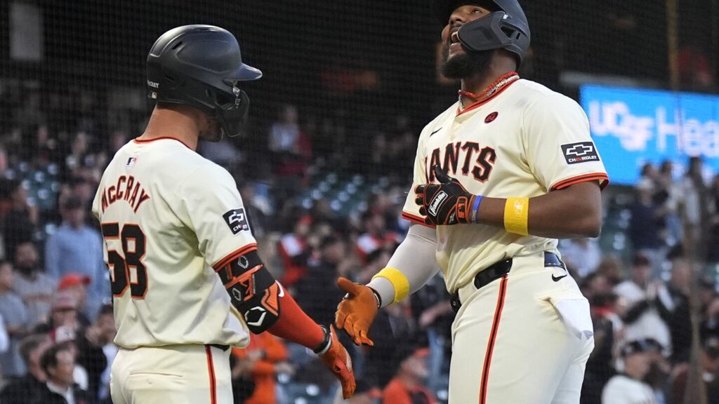 Giants outfielder Jerar Encarnación to miss start of season with broken left hand