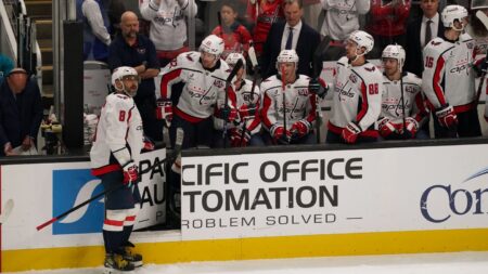 Alex Ovechkin scores 887th goal to move within eight of breaking Wayne Gretzky’s record