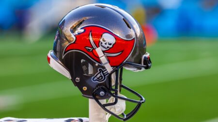 Buccaneers re-sign OL Sua Opeta