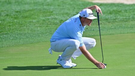 Patton Kizzire punts putter across green, withdraws from Valspar Championship