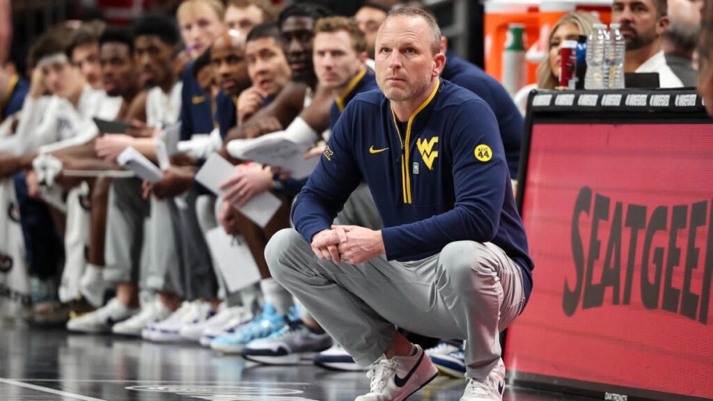 Indiana hires Darian DeVries: Will replace Mike Woodson after one season as West Virginia’s coach