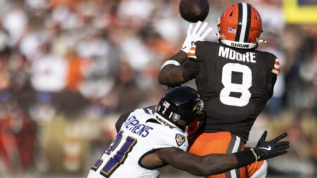 Bills sign wide receiver Elijah Moore