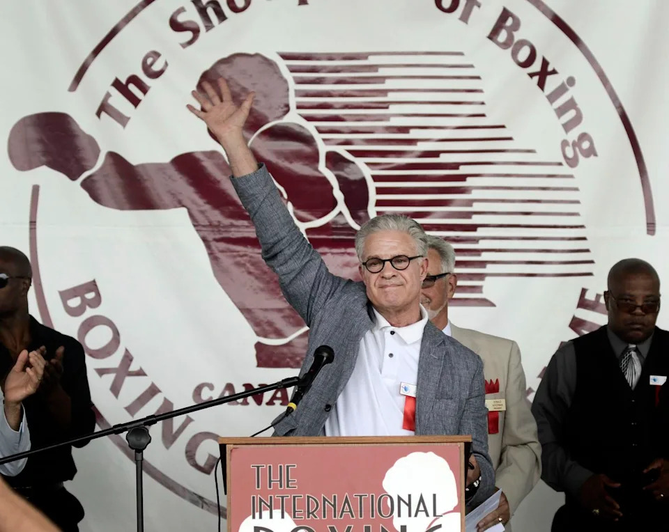Jim Lampley waves to the crowd during his induction into the International Boxing Hall of Fame in June 2015.
