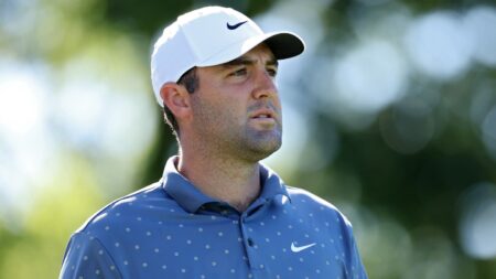 Scottie Scheffler’s lead grows to 8 in the dark at hometown CJ Cup Byron Nelson