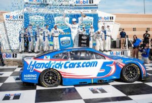 Kyle Larson practically perfect at Kansas Speedway