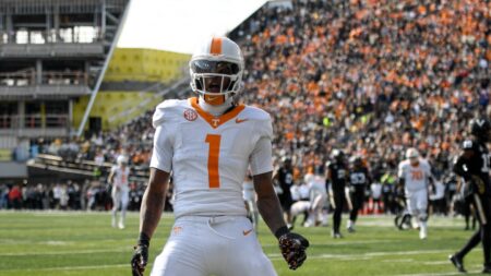 Raiders sign fourth-round pick Dont’e Thornton