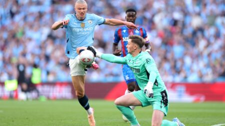Should Dean Henderson have been sent off in FA Cup final?