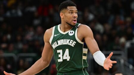 NBA Trade Rumors Roundup: Where things stand as Giannis Antetokounmpo meets with Bucks, KD talk too