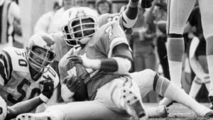 Former Dolphins and Buccaneers defensive lineman Randy Crowder dies at 72
