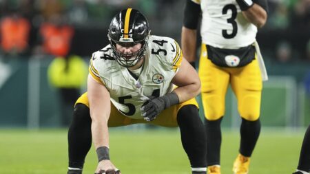 Steelers C Zach Frazier: QB decision not up to me, but chemistry is important