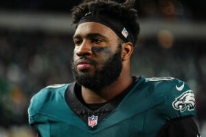 Eagles reportedly working to trade pass rusher Bryce Huff to 49ers for mid-round pick