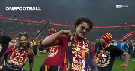 Brazilian MC leads title celebrations in Turkish league 🎶