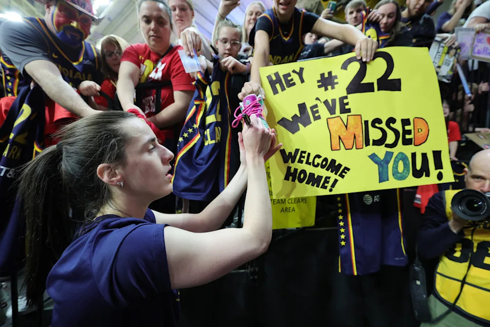 Clark signs autographs for fans before the game at Carver-Hawkeye Arena. (Jeff Haynes/NBAE via Getty Images)