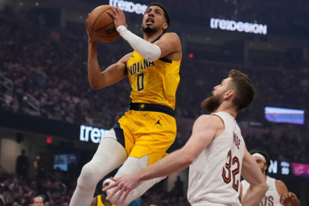 NBA playoffs: Tyrese Haliburton, Pacers hang on late to knock off Cavaliers in Game 1