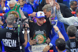 Canelo Alvarez beats Scull to become undisputed champion again, sets a date for Crawford