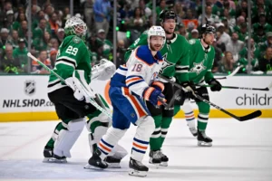 Rely On Hyman, Johnston Scoring in High-Flying Game 2 of Stars-Oilers