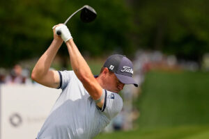Justin Thomas’ wild round at the PGA ends with no shoe, no sock and a 73, leaving him 9 shots back