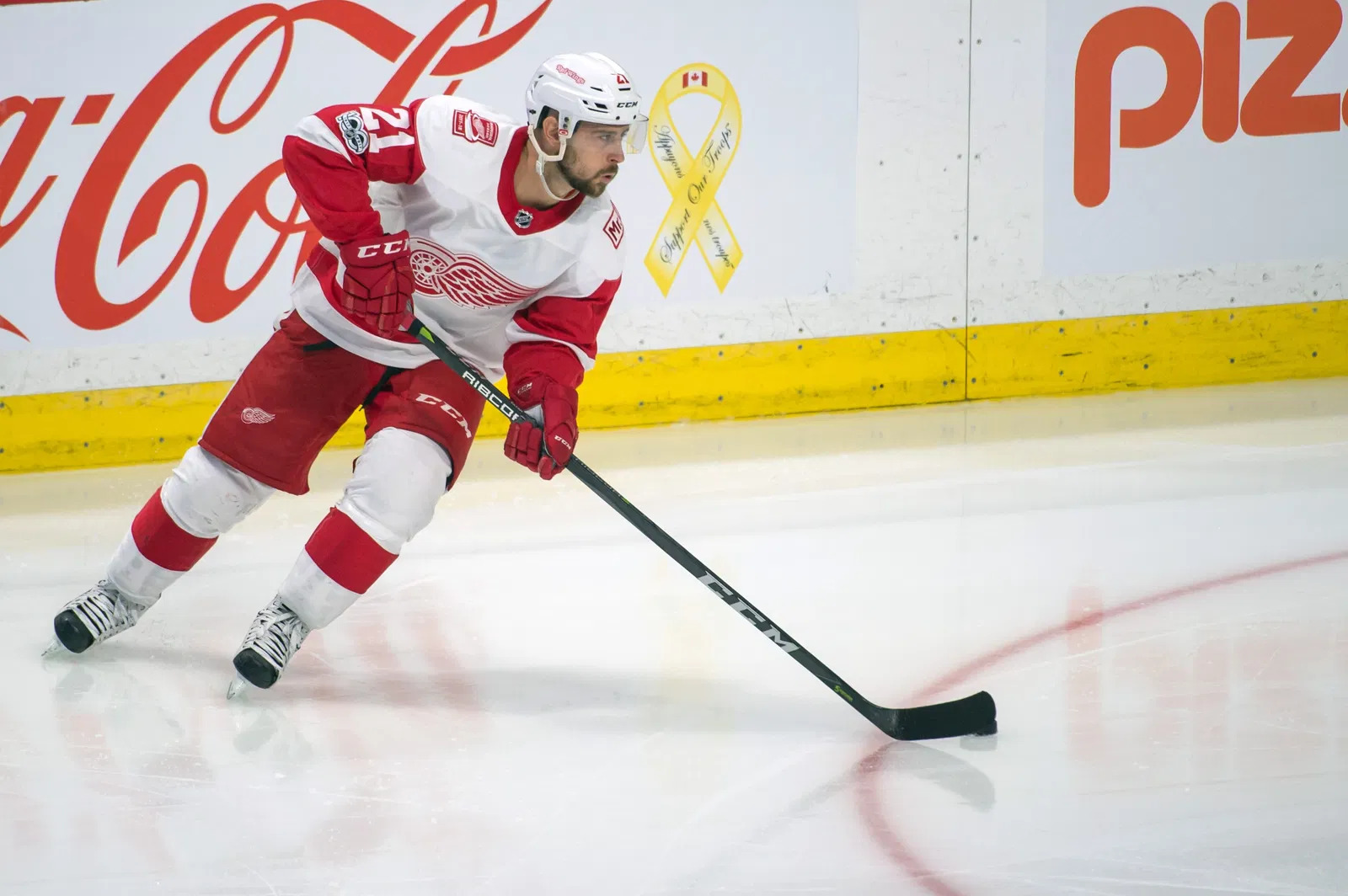 Ex-Red Wing Tomas Tatar Signs in Switzerland