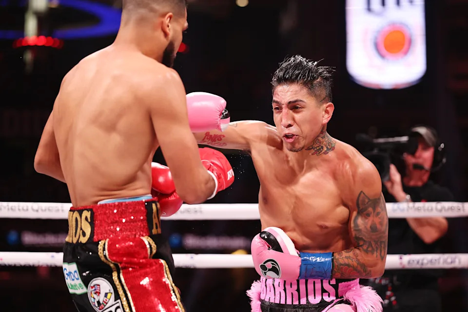ARLINGTON, TEXAS - NOVEMBER 15: (L-R) Adel Ramos and Mario Barrios fight during LIVE On Netflix: Jake Paul vs. Mike Tyson at AT&T Stadium on November 15, 2024 in Arlington, Texas. (Photo by Al Bello/Getty Images for Netflix © 2024)