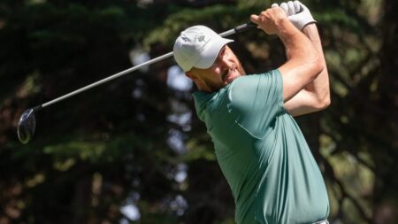 Chiefs TE Travis Kelce joins Justin Timberlake in a viral golf video
