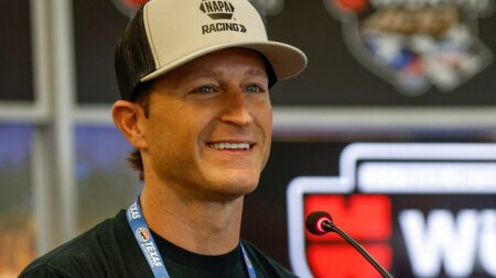 Kasey Kahne drives pace car for Texas Cup race