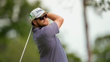 Harry Higgs leads PGA Tour event, says dunking a basketball is next