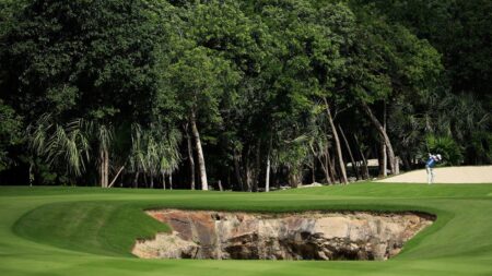 El Camaleon golf course features cave bunker in fairway for LPGA