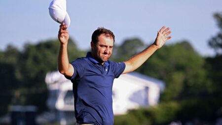 Scottie Scheffler knocks Rory McIlroy off top