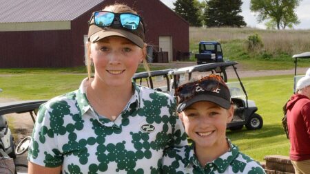 Feature story/highlights from Region 1B boys & girls golf tourney